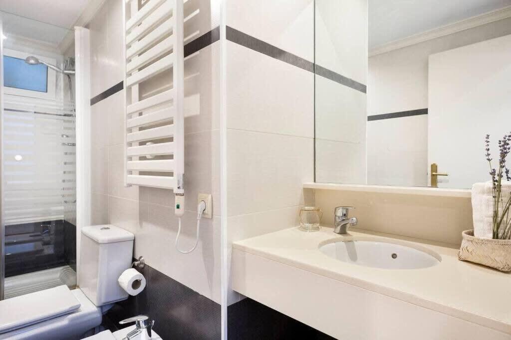 Central And Elegant 4 Bedroom By Placa Catalunya Barcelona Ngoại thất bức ảnh